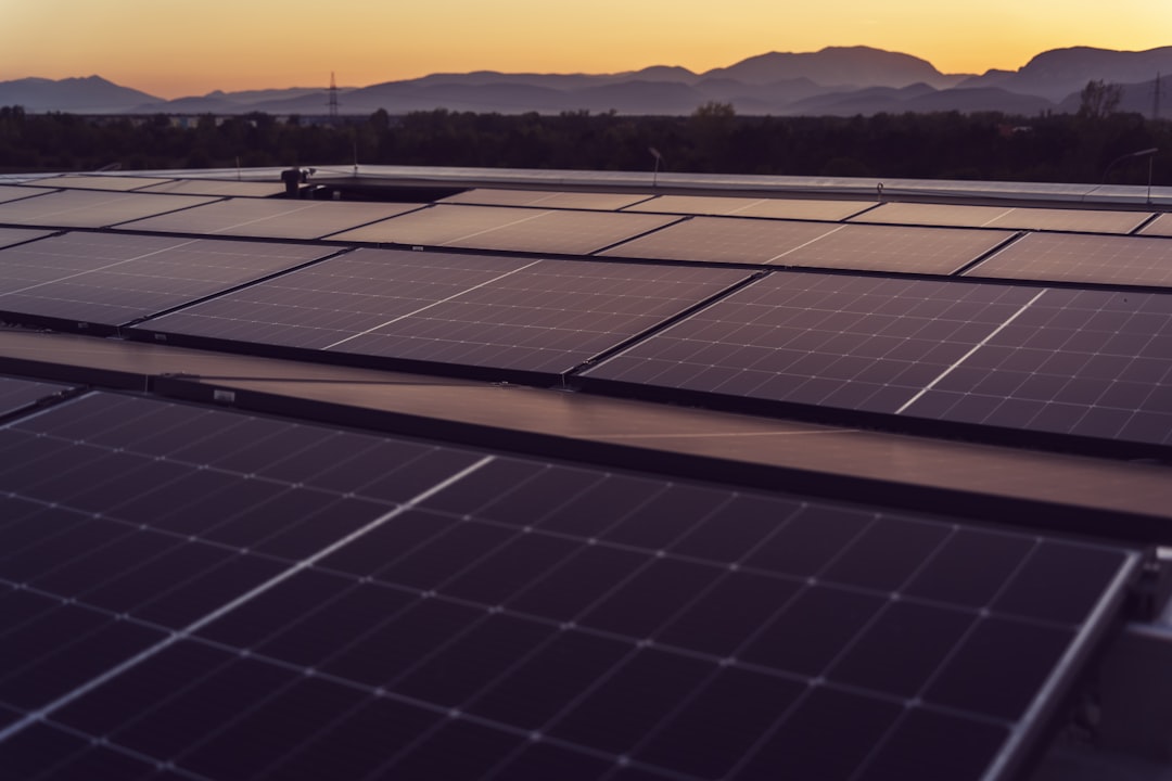 Maximising Solar Cost Savings: A Facilities Manager’s Guide to Commercial and Industrial Solar ROI in South Africa